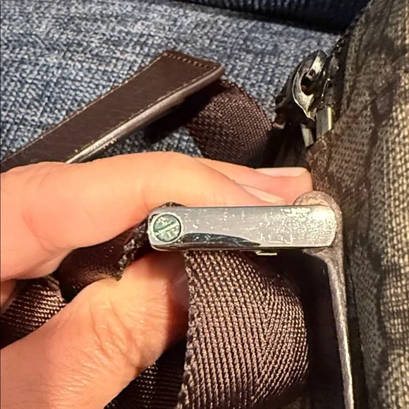 Gucci Supreme Camera Crossbody Bag - Picture 7 of 15